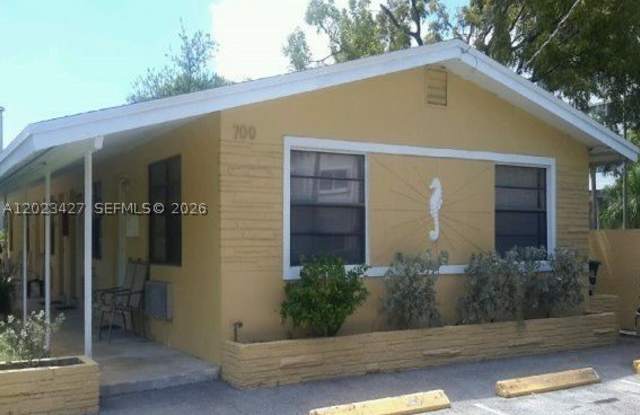 700 NE 1st Ct