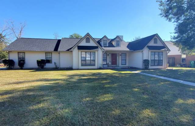 Charming Southern Comfort: A Home to Make Memories in Valdosta, Georgia