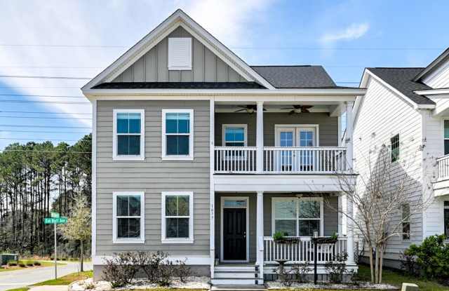 Beautiful Charleston House Available!!