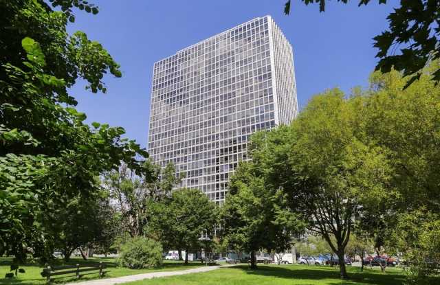 330 W Diversey Parkway