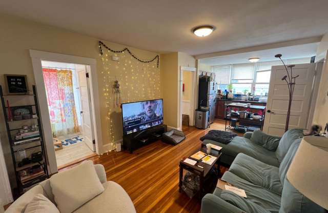 HUGE FOUR BED IN SOMERVILLE!!!!!!!!