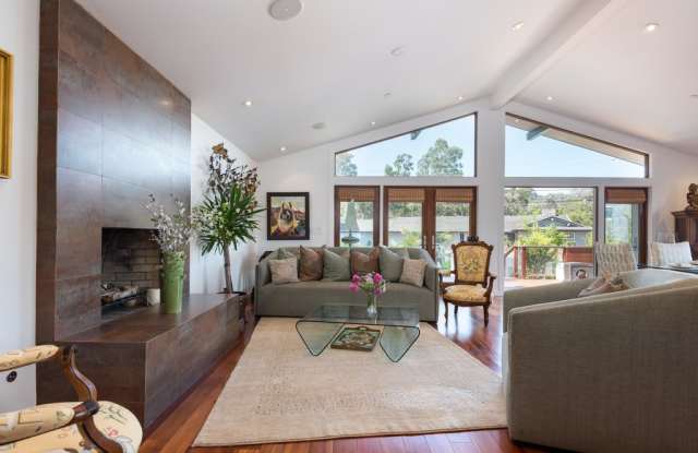 7 treetop ln