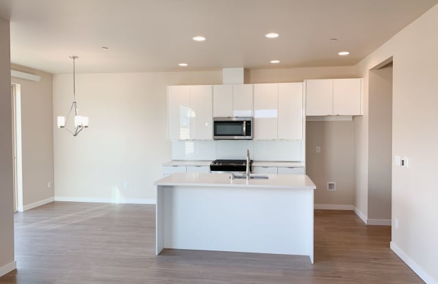 Lease Takeover Available 12/9/25! Sunny 3 bdrm, 2.5 bath in Cordata Neighborhood