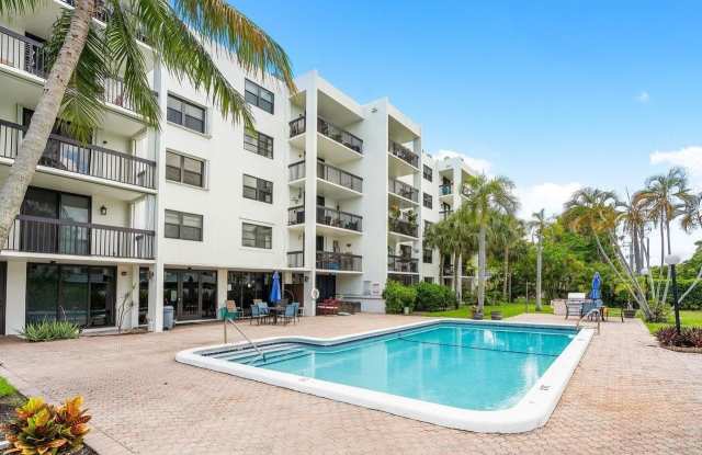 2707 NE 14th St Causeway unit: 305