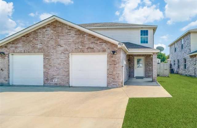 Photo of 837 E College Street