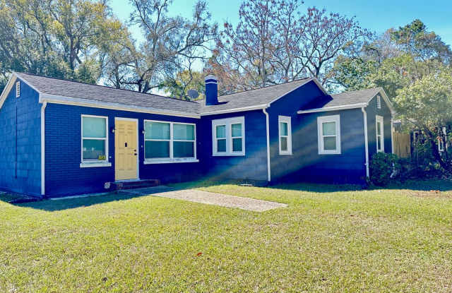 Charming 2-Bedroom, 2-Bath Seminole Heights Home on large corner lot!