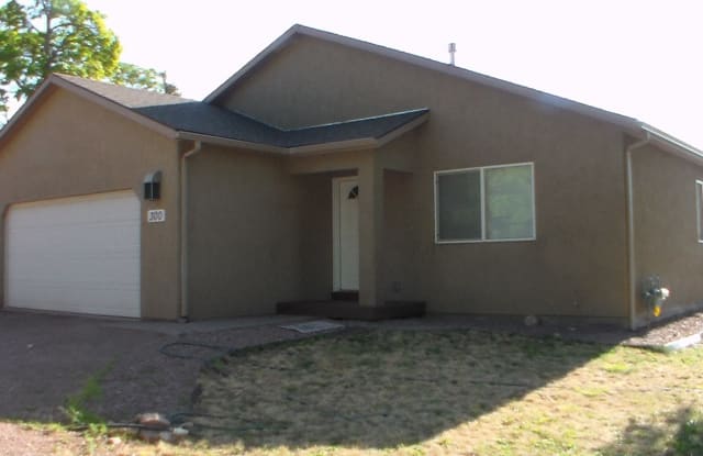 300 N Raynolds Ave - 300 North Raynolds Avenue, Cañon City, CO 81212