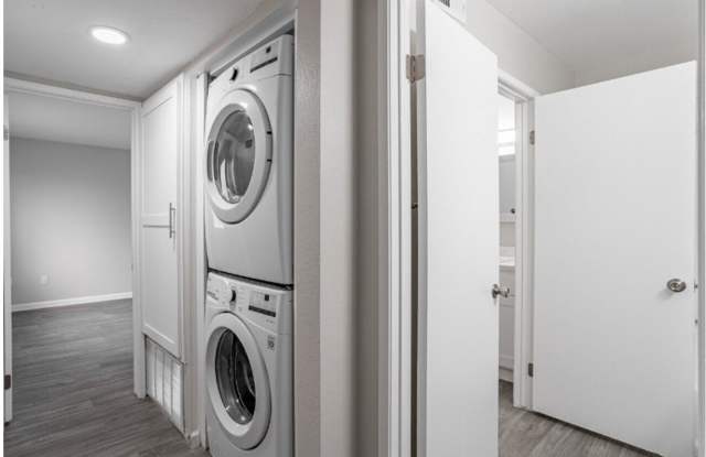 Photo of Lincoln Park Apartments