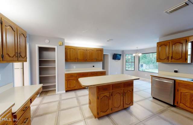 3232 COUNTRY OAKS Drive