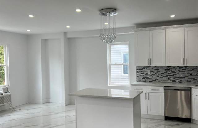 314 S 9th Avenue unit: 1 Fl