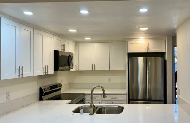 Beautiful finishes, MUST SEE! Renovated 1 bedroom condo in La Jolla Park Villas! Includes 1 COVERED PARKING SPACE! IN UNIT WASHER  DRYER! Plenty of storage space!
