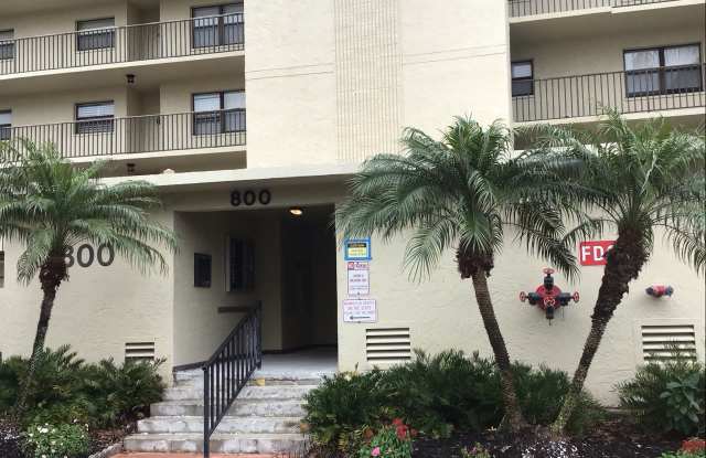 800 Cove Cay Dr Unit 5D
