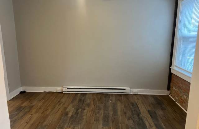 Recently Remodeled 4 Bedroom, 1.5 Bathroom House In Lancaster City