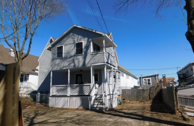 38 1/2 B Staples St - 38 1/2 Staples St, Old Orchard Beach, ME 04064