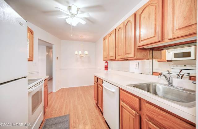 59 Amberly Drive unit: F