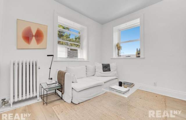 211 Lafayette Avenue
