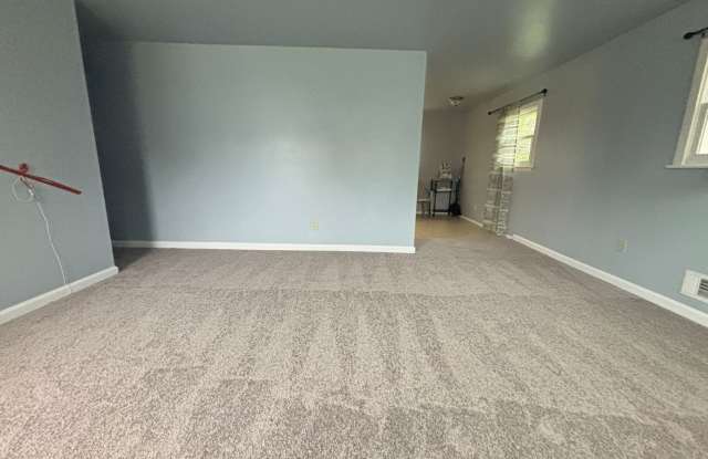 4230 Moomaw Avenue - 3 Bedroom  1 Bath Rental - Roanoke City NW