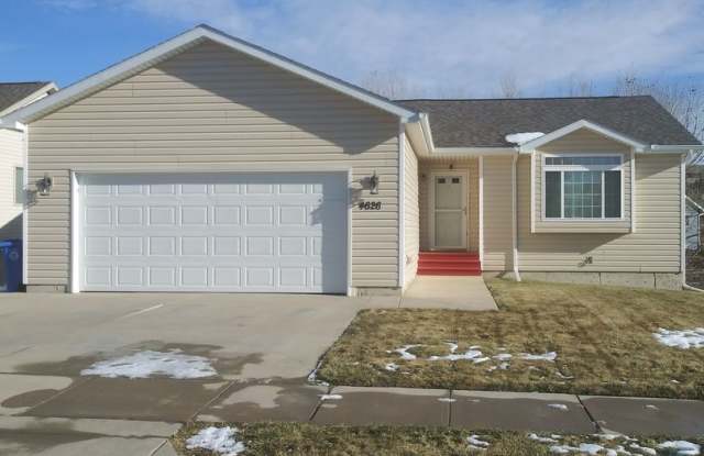 4 BED | 2 BATH | DOUBLE GARAGE | NORTH