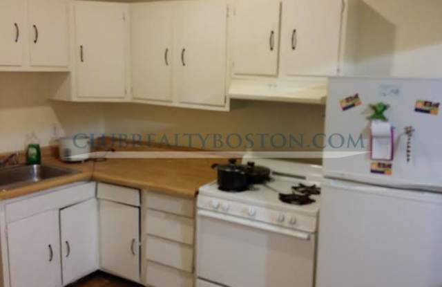 32 Bartlett Crescent