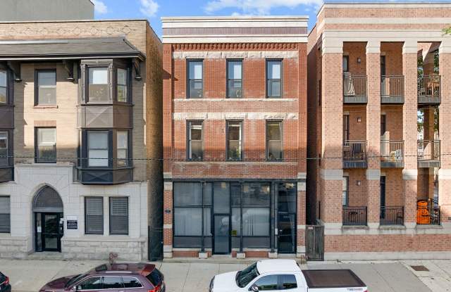 2454 N Southport