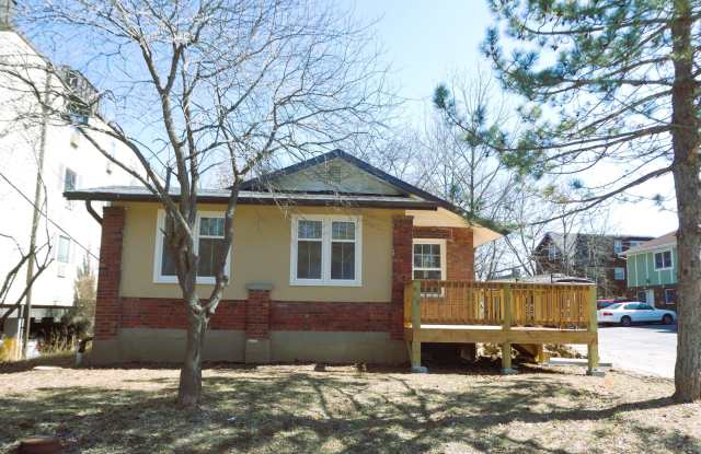 2 Bed 1.5 Bath House near Boone Hospital