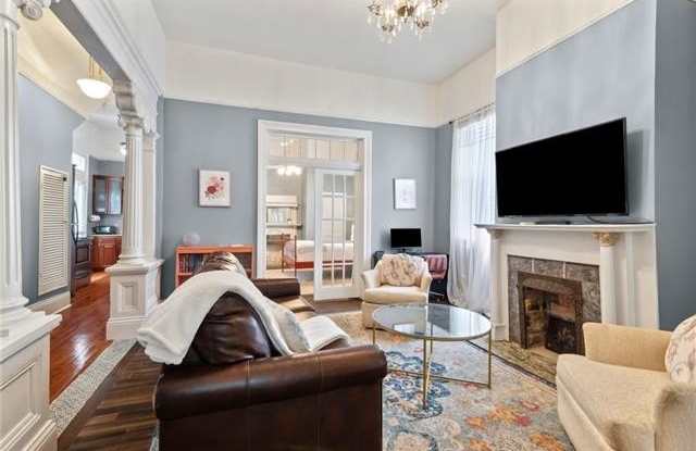 1614 GOVERNOR NICHOLLS Street