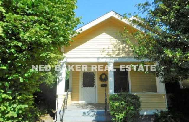 3Bd/1Ba Two Story House - Available to View!