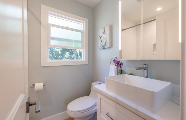 941 University Avenue