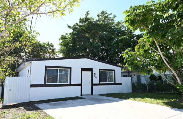 747 NW 5th Ct - 747 Northwest 5th Court, Hallandale Beach, FL 33009