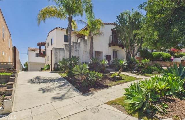 1143 W 10th Street