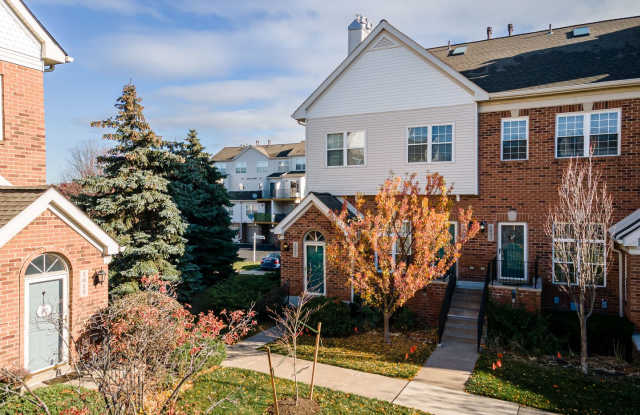 $1975 - Beautiful 2 Bedroom Condo with 2 bathrooms