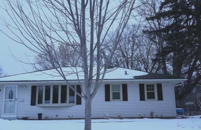 One level living *4Bed*2Bath Single Family Home. Available May 1!