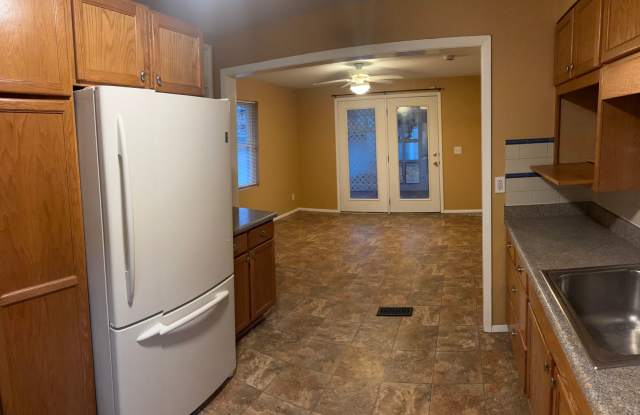 $1,950 / - 1800ft2 - 4BR, 2BA Cute North side house #1511 (6003 N Belt, Spokane Wa. 99205