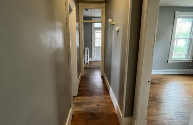 211 Main Street Apt 4