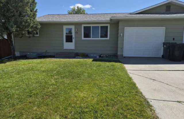 1229 Hawthorne Ln