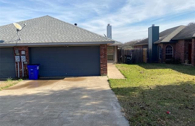 712 Stribling Circle - 712 Stribling Circle, Azle, TX 76020