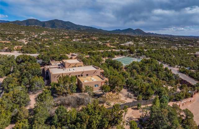 1060 Bishops Lodge Rd