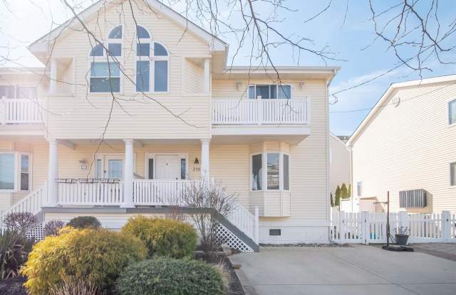 216 N Coolidge Ave