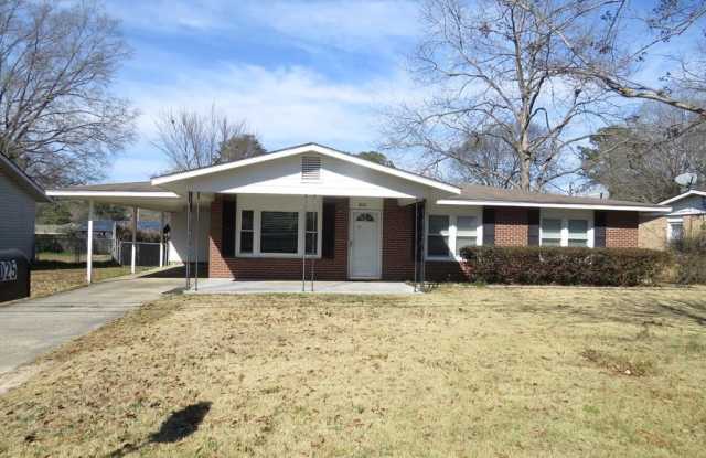 Photo of 1025 E Crockett Drive