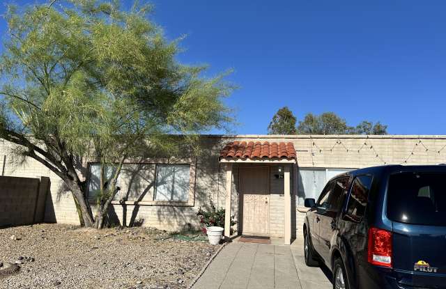 2621 South Calle Yucatan