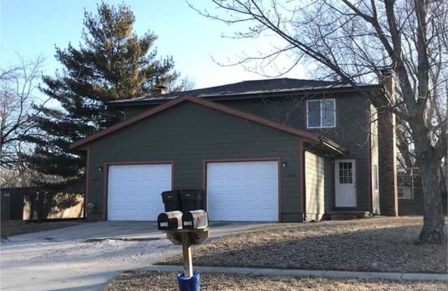 1328 Woodstock Ave - 1328 Woodstock Avenue, Ames, IA 50014