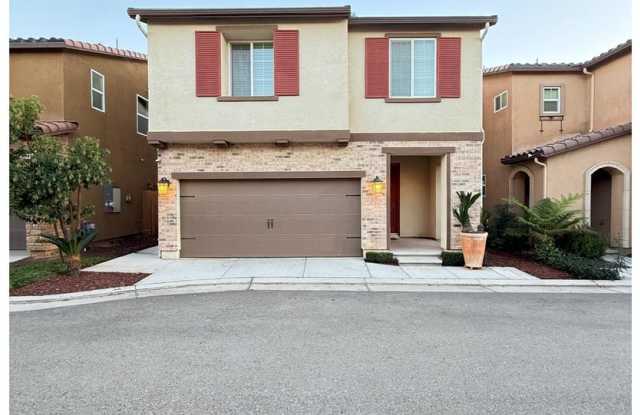 Photo of NEW PRICE – Turnkey Modern Riverstone Home | 3 Bed + Loft with Solar, Washer/Dryer  Custom Furnishings