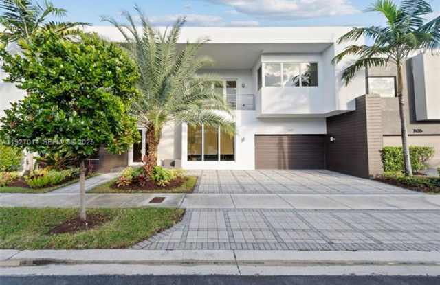 7455 NW 103rd Pl DORAL, FL 33178