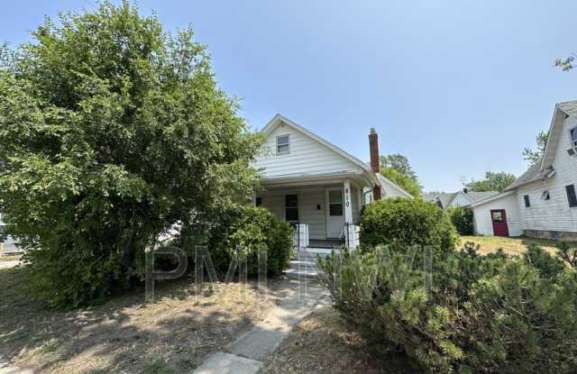 810 Poplar St