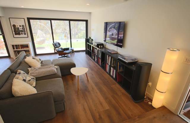 Furnished Recently Renovated Townhome
