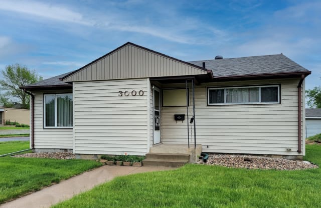 3000 S Lake Ave - 3000 South Lake Avenue, Sioux Falls, SD 57105