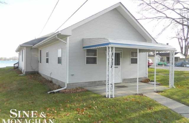 9423 N River - 9423 North River Road, St. Clair County, MI 48001