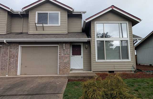 Spacious 2-Bedroom, 1.5-Bathroom Duplex With 1260sf In Thurston!