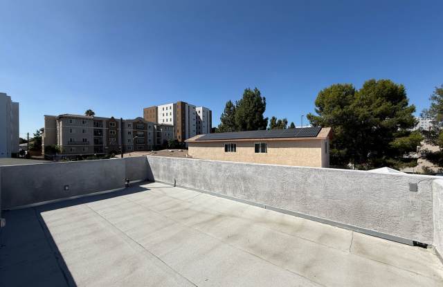 4BD/2BA on East Falls! Newer Build  Rooftop Deck!