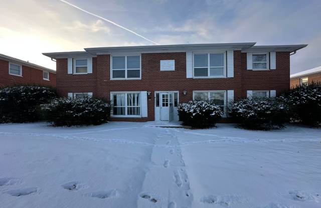 Cozy and comfortable 2 bed 1 bath apartment located in the heart of Speedway. Apply today to schedule a showing.